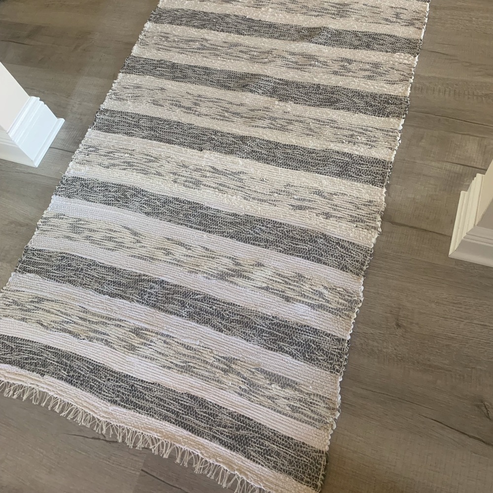 SOLD ! Runner/Area Rug. NWOT
